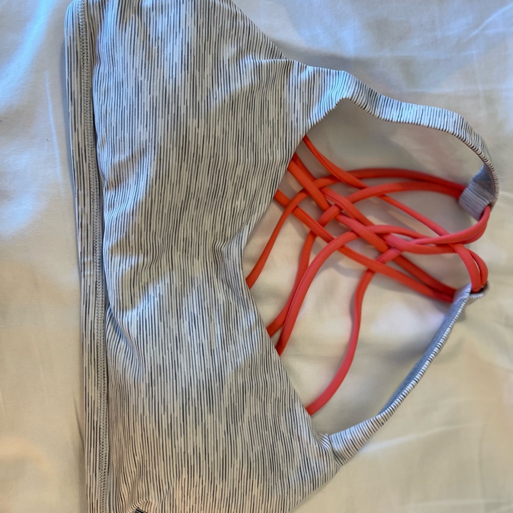 Free to be bra wild size 6 - lululemon